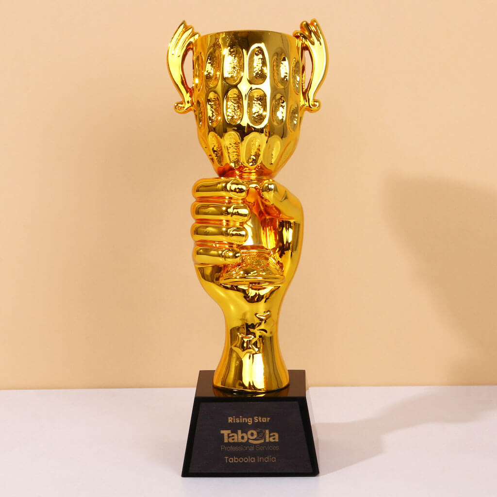 Taboola - Customized Trophy