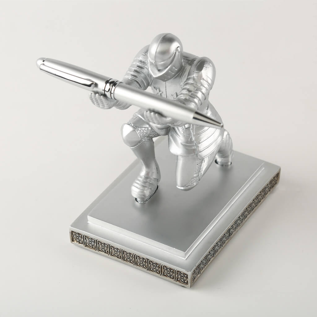 Bigsmall Knight Pen Holder