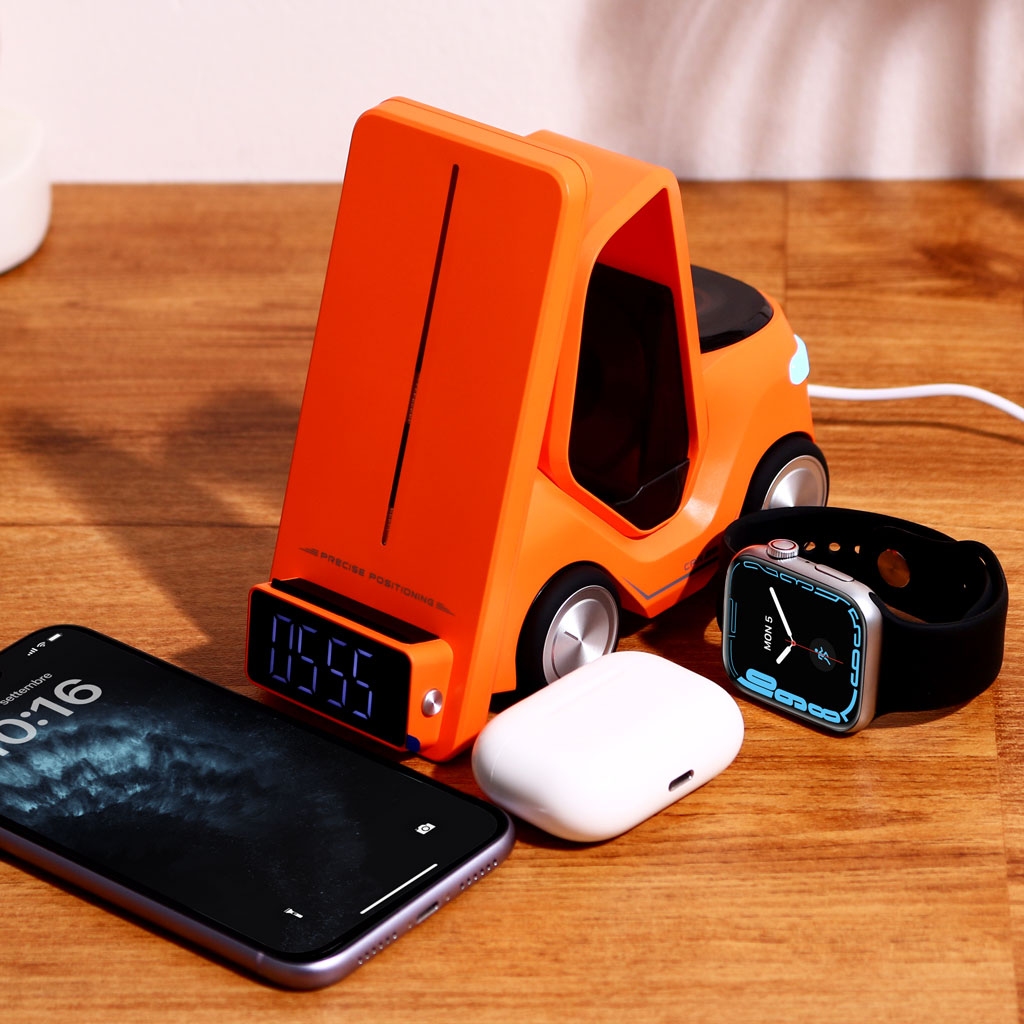 Bigsmall Charge Cruiser - 3 in 1 Wireless Charger with Clock