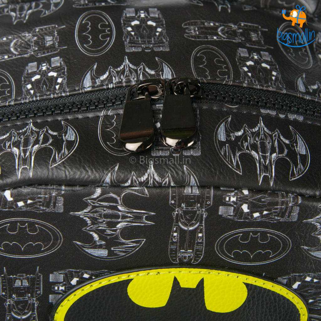 Batman Convertible Weekender Bag | Official Apparel & Accessories | Heroes  & Villains™ - DC Comics